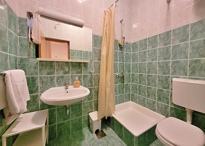 아파트 Family-friendly With Swimming Pool Gornji - Podpec, Makarska - 6815 *