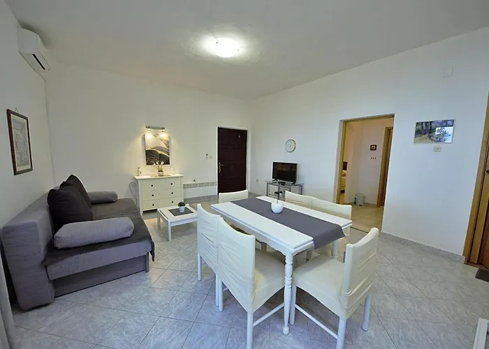 Family-friendly With Swimming Pool Gornji - Podpec, Makarska - 6815